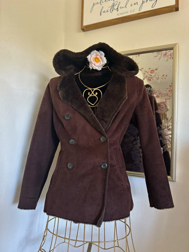 Cappotto marrone con cappuccio