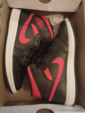 Air Jordan 1 mid size 7 womens