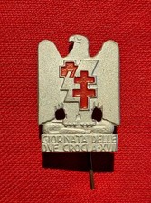 Militaria SPILLA GIORNATA DELLE DUE CROCI A. XVII 1939  SMALTATA No Elmetto 
