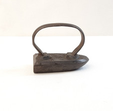 Antico ferro da stiro in