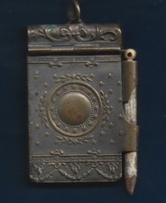 ciondolo antico  in metallo