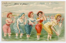 1901 BAIGNEUSES Mère et filles / Henne und Kuchlein - Carte postale SATIRIQUE