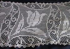 Vtg Tulip Filet Crochet Runner
