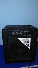 Amplificatore x chitarra MJ douglas. Ottimo per chi é la prime armi. Come nuovo