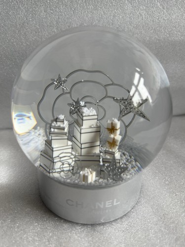 Chanel snow globe 2024 silver - snow,