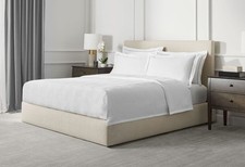 HILTON Hotel DUO CIRCLES FINTO