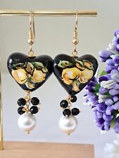 Orecchini siciliani con Cuori in ceramica Di Caltagirone, Perle  Bianche E Onice