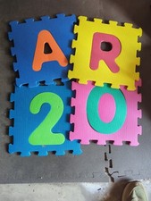 Tappeto Puzzle Pavimento Bambini Lettere e Numeri 30 Pezzi 30x30 cm