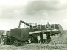 1970 ca FRANCE Mietitrebbia LAVERDA 3350 scarica la trebbiatura *Fotografia