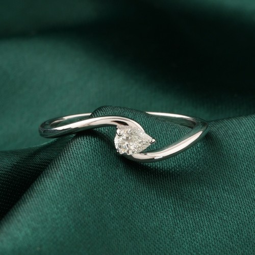Anello solitario diamante pera