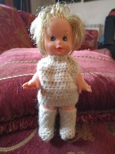 Graziosa Bambola bambolina Fiba con vestitino ad uncinetto, alta 19cm. No Furga