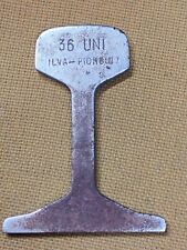 Ferma carte da scrivania ricavato da SEZIONE ROTAIA TRENO 36 UNI ILVA PIOMBINO