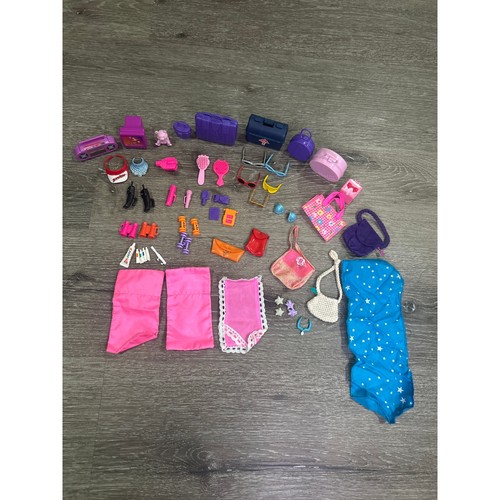 Enorme lotto accessori bambola