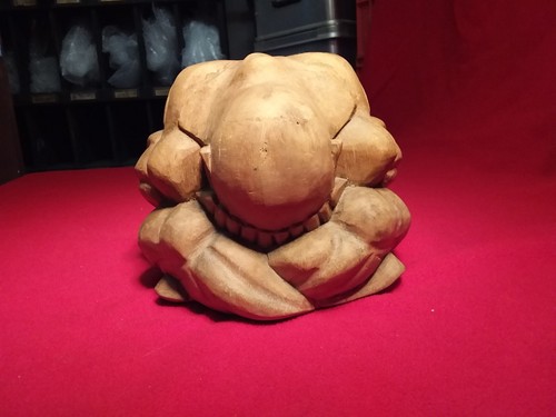 Antica scultura uomo muscoloso