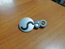 TARGHETTA BAULETTO LOGO FREGIO S50 PIAGGIO SFERA 50CC 1991 1993 257836 NUOVO