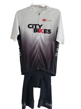 Tuta e maglia pantaloncino