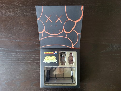 Medicom toy 100 - 100%, kaws