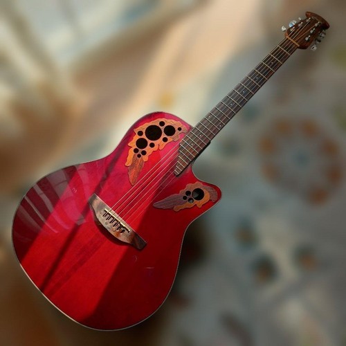 Chitarra acustica elettrica