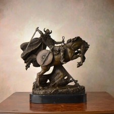 Statua guerriero medievale