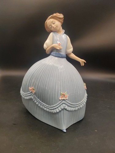 Lladro lily 5119 girl - lladro, in