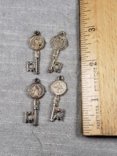 Lotto di 4 chiavi vintage