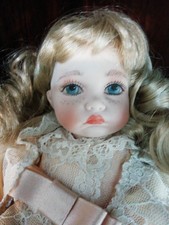 Bambola porcellana artigianato