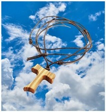 Collanina Croce Tao in legno d'ulivo.