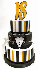 Torta scenografica finta  18° Compleanno smoking nero oro gomma eva 3 piani