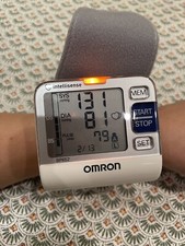 Apparecchio per la pressione polso