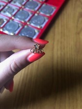 SPILLA PINS C.O.N.I. ORO 750 peso 0,67 grammi con DIAMANTE 12 x 9 mm circa