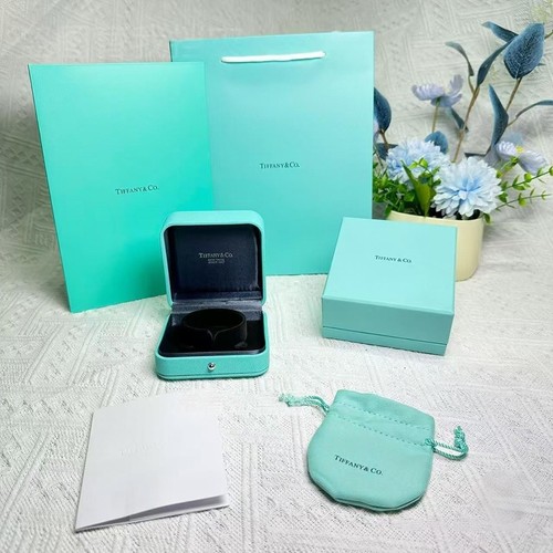 Tiffany fidanzamento - &,