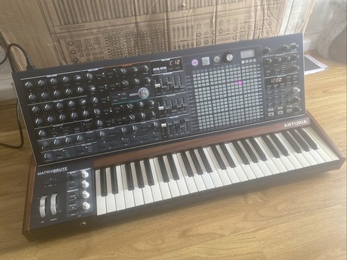 Arturia matrixbrute - arturia,