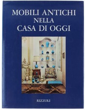MOBILI ANTICHI NELLA CASA DI