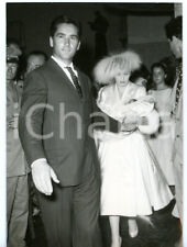 1957 ROMA Gina LOLLOBRIGIDA e Milko SKOFIC al battesimo del figlio Andrea *Foto