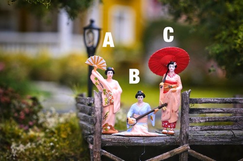 Figurina miniatura geisha