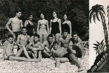 Foto Vintage Gruppo Giovane Senza Camicia Uomo Makarska Spiaggia Uomo Tronchetti Donna Bikini