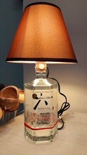 lampade da tavolo con bottiglia di Gin