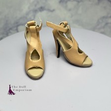 Bambola 16" - scarpe beige