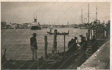 1919 VENEZIA Gondola al molo barche navi porto Cartolina fotografica Sciutto 85