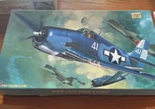 Hasegawa F6F 3/5 Hellcat Model Kit scala 1:32 display in plastica per aerei