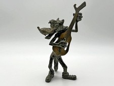 Lupo bronzo con chitarra