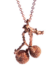 Ciondolo Pendente Corbezzolo Naturale su Ramo Elettroformato in Rame hand made