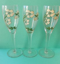 3 flutes a champagne PERRIER