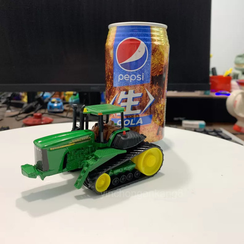 Trattore cingolato agricolo