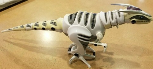 Wowwee 2005 robot raptor - 14",