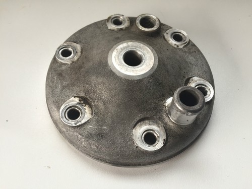 Une culasse pour moto - culasse, gas