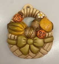 Cesto di frutta con coccinelle Thun in ceramica da parete 11x9x3 cm collezione