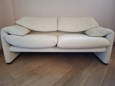 Divano Maralunga 2 posti prodotto da Cassina in tessuto bianco