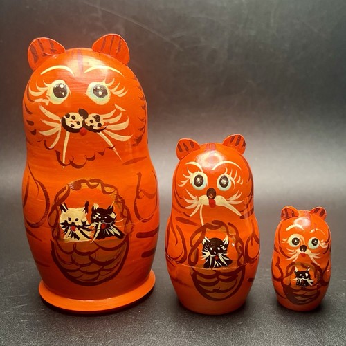 Bambole nido famiglia gatti