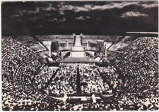 VERONA - L'ARENA DURANTE UNO SPETTACOLO LIRICO -32110-